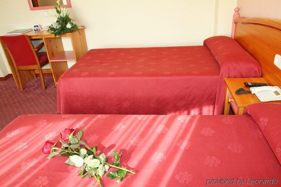 Hotel Maria De Luna 3*