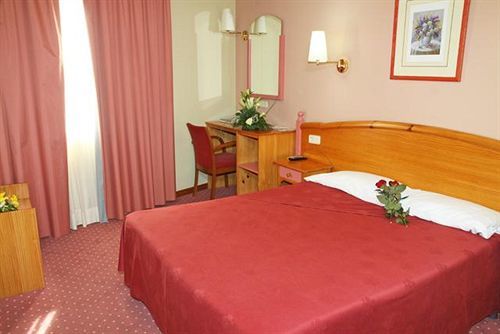 Hotel Maria De Luna 3*